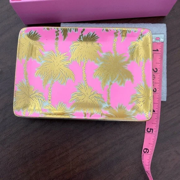 Lilly Pulitzer Palm Print Tray Set in Pink and Gold - Picture 6 of 7
